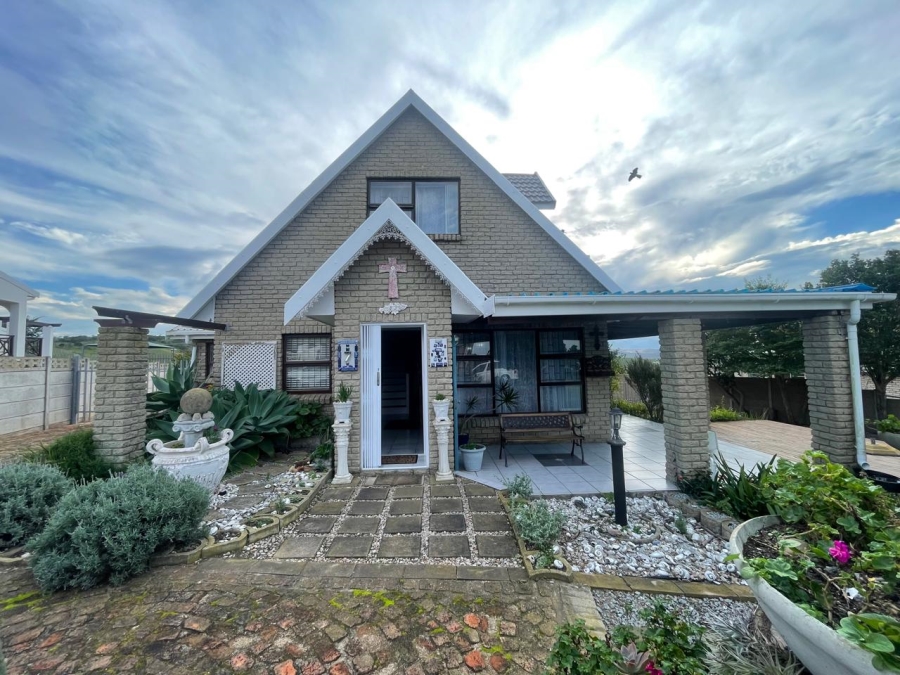 4 Bedroom Property for Sale in Hartenbos Heuwels Western Cape